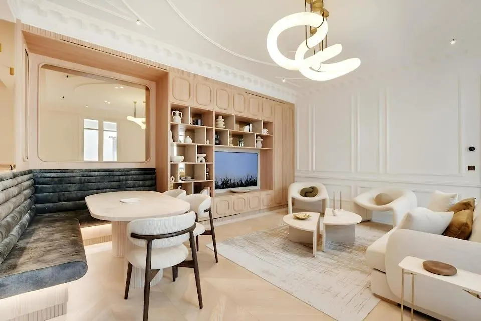 Quiet And Central Apartment Nice